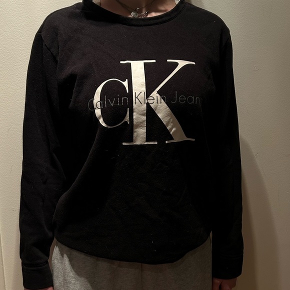 Calvin Klein Crewneck 🖤🤍 - Picture 3 of 5